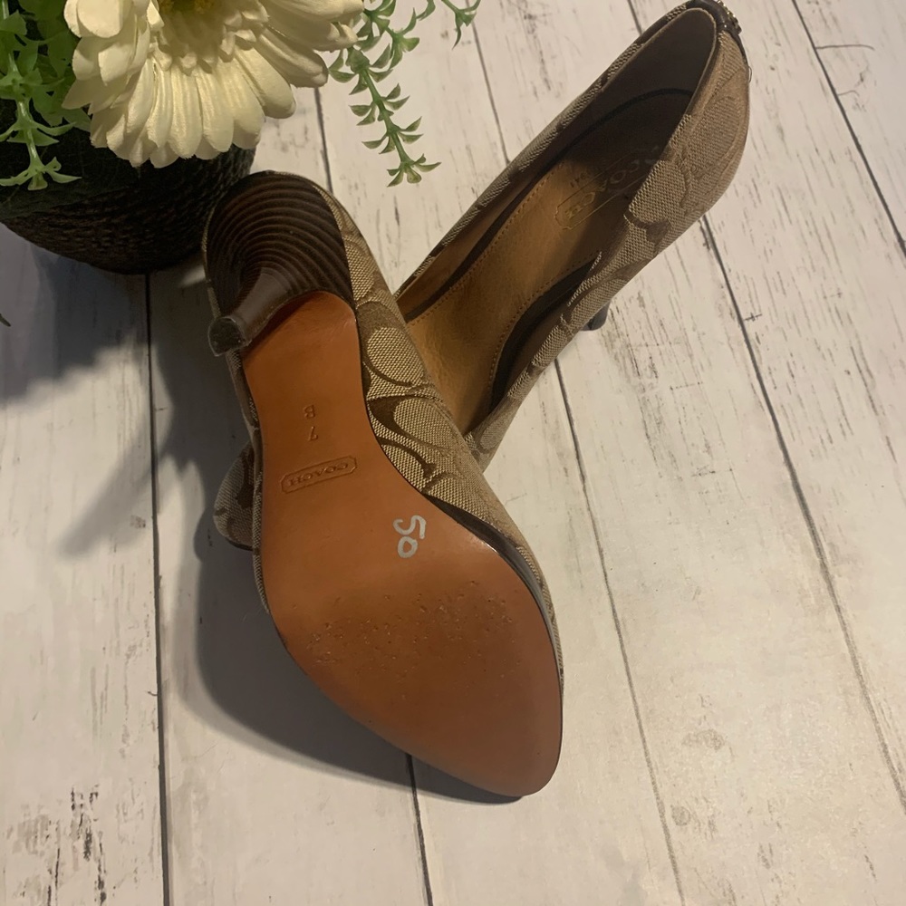 Shoes - Picture 6 of 8